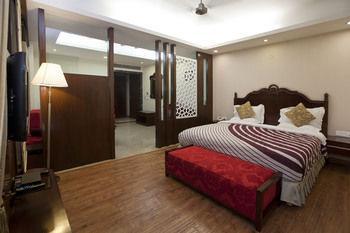 Oyo Premium Pitampura Hotel New Delhi Exterior photo