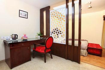 Oyo Premium Pitampura Hotel New Delhi Exterior photo
