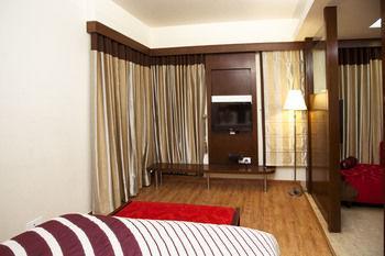 Oyo Premium Pitampura Hotel New Delhi Exterior photo