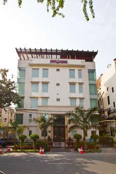 Oyo Premium Pitampura Hotel New Delhi Exterior photo
